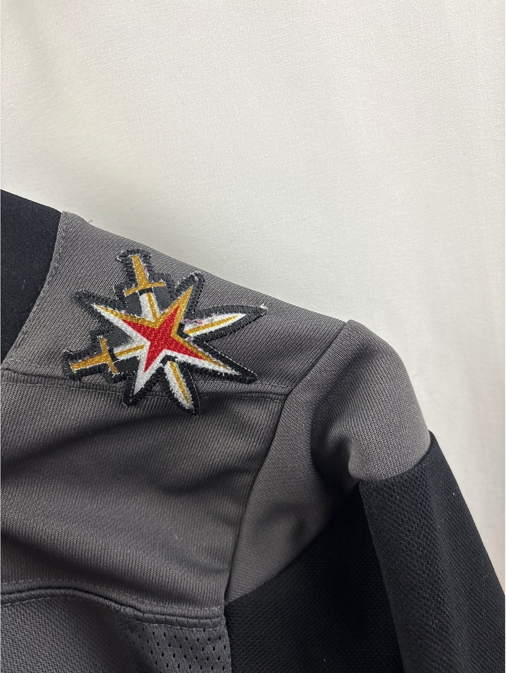Las Vegas Golden Knights NHL Hockey Official Licensed Kids Youth Jersey Size 4/7 - Picture 5 of 7